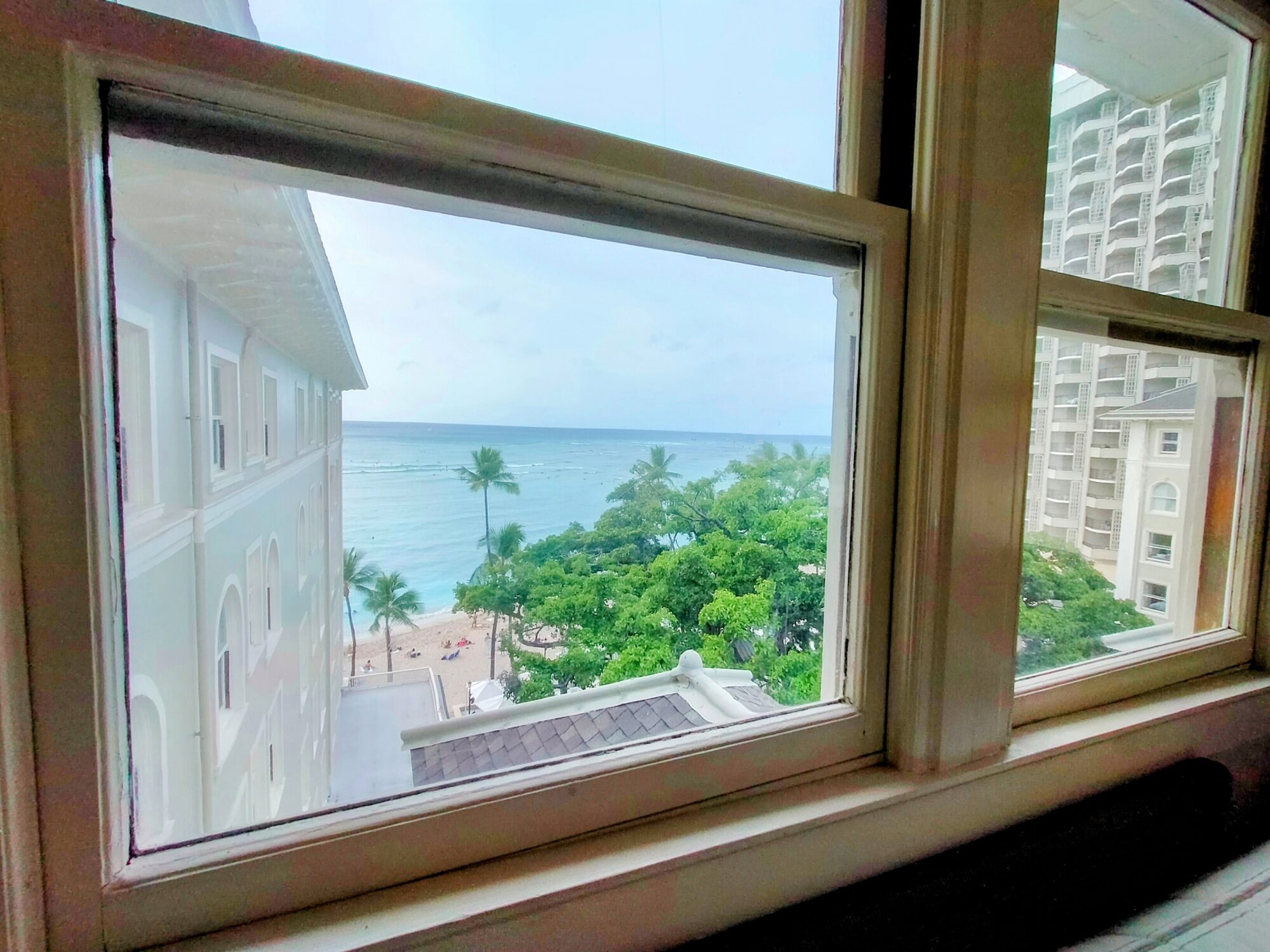 ハワイ1人旅 vol.66｜モアナサーフライダーに宿泊していなくても潜入